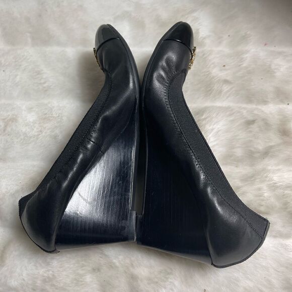 Tory Burch Caroline leather black wedge slipon shoes gold tone logo acce… - Picture 6 of 10